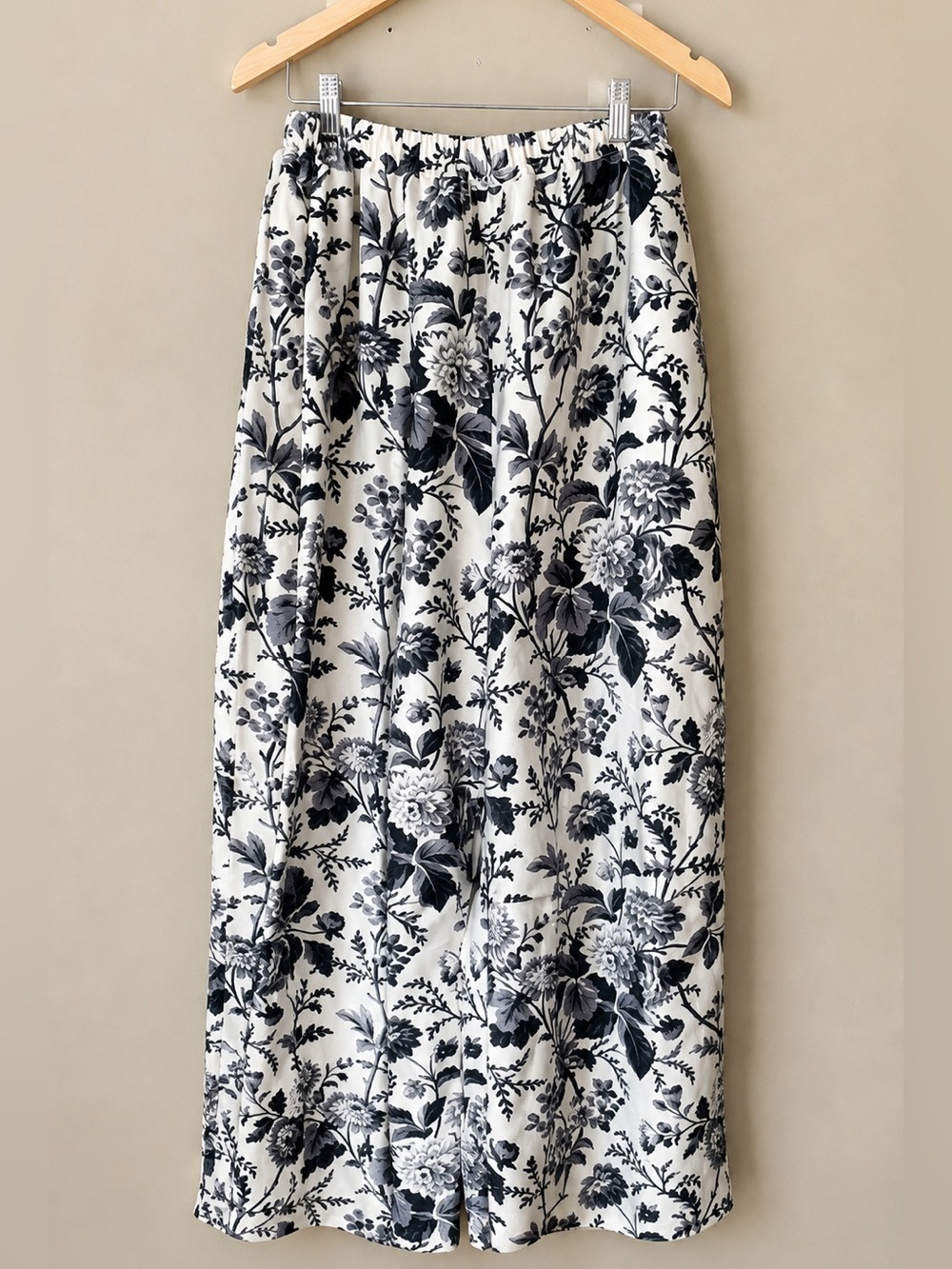Maeve by Anthropologie Black and White Floral Silk Balloon Parachute Pants, M - Picture 3 of 5